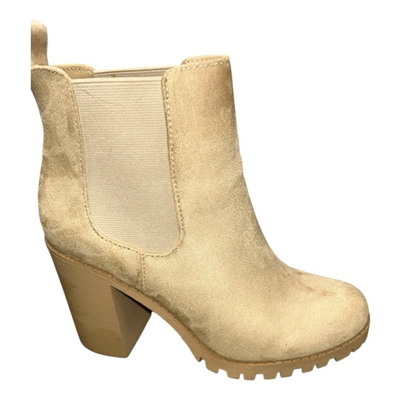 SODA Tan Suede Ankle Boots with Chunky Heel and Elastic Panels LIKE NEW! Size 8 - Picture 5 of 11